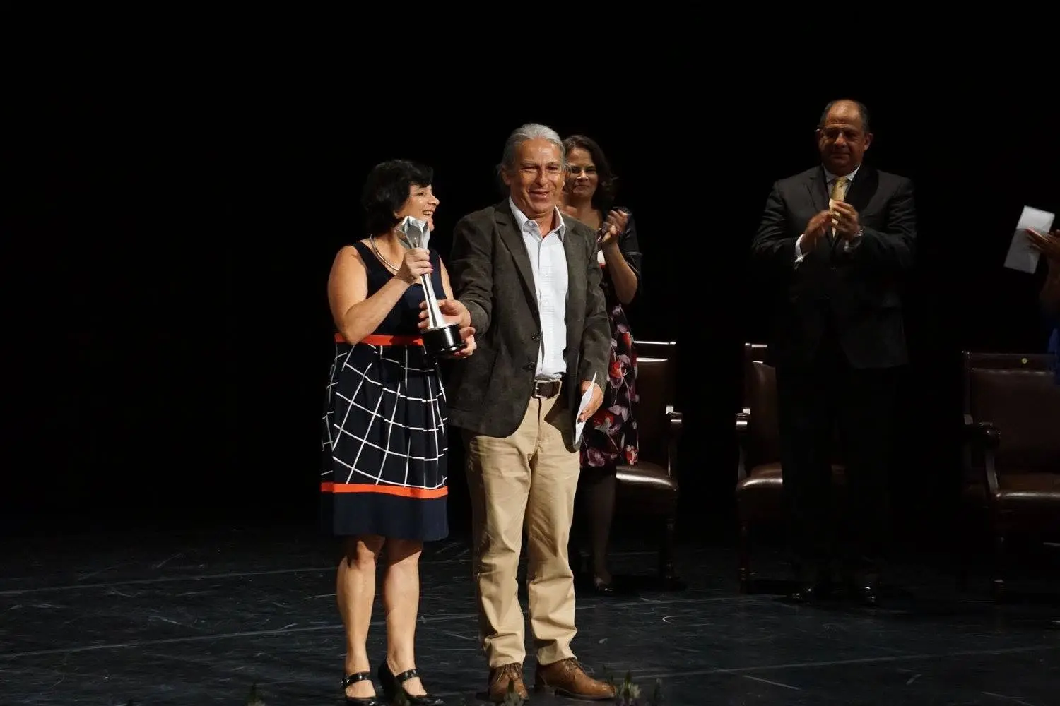 Representantes de Amubis reciben el Premio Nacional de Gestión y Promoción Cultural 2016